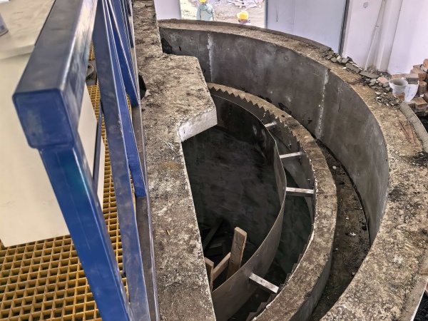 中心傳動(dòng)濃縮刮泥機(jī)